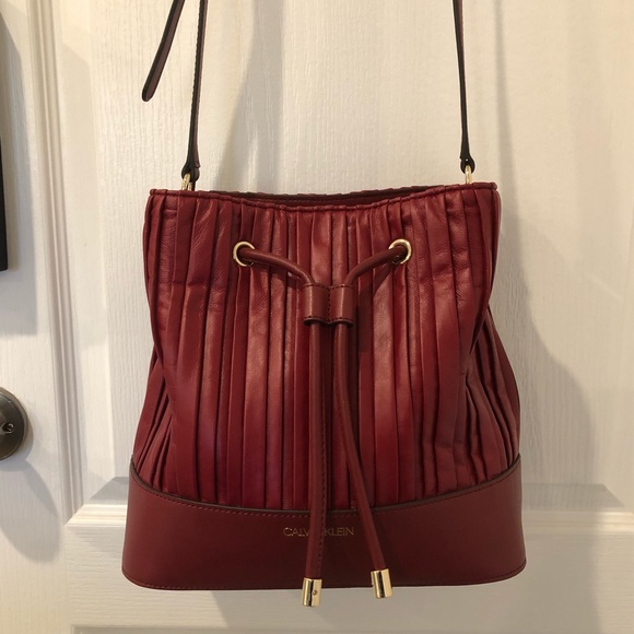 SOLD Red Calvin Klein Bucket Bag - Picture 4 of 7